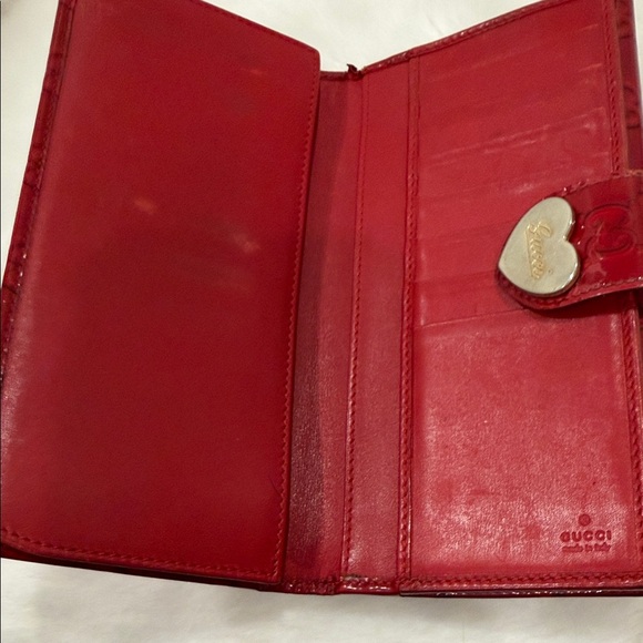 Gucci red patent leather wallet heart closure - Picture 10 of 16